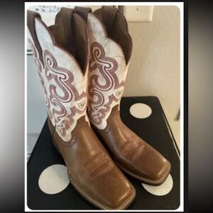 ARIAT girls or boys cowboy boots.Steal toe size 7 and a half